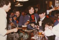 1986-02-11 Krielenmiddag in de Trafalger Pub 72